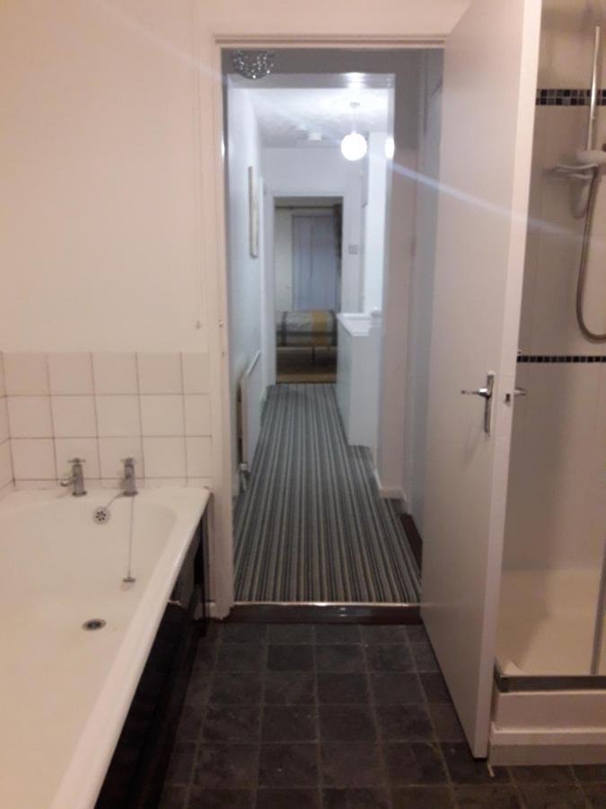 Cosy @ Coleraine Beside Train+Bus Station Apartment Exterior foto