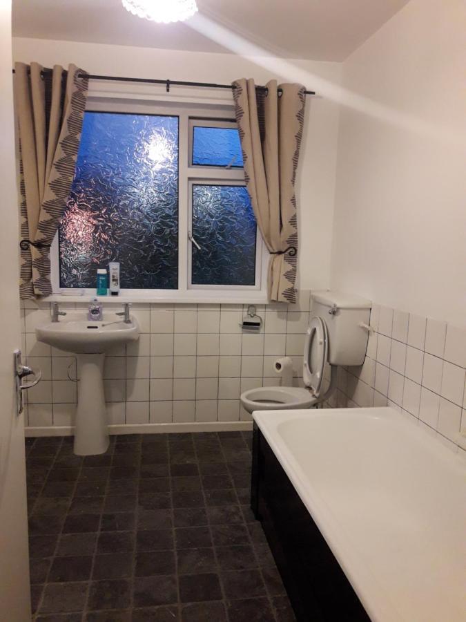 Cosy @ Coleraine Beside Train+Bus Station Apartment Exterior foto
