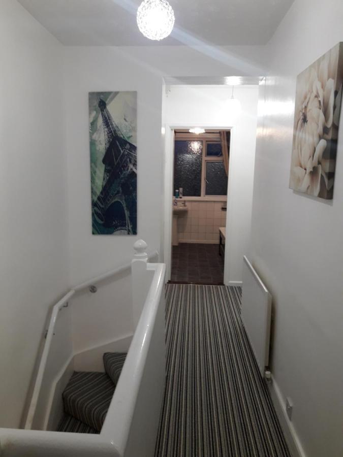Cosy @ Coleraine Beside Train+Bus Station Apartment Exterior foto