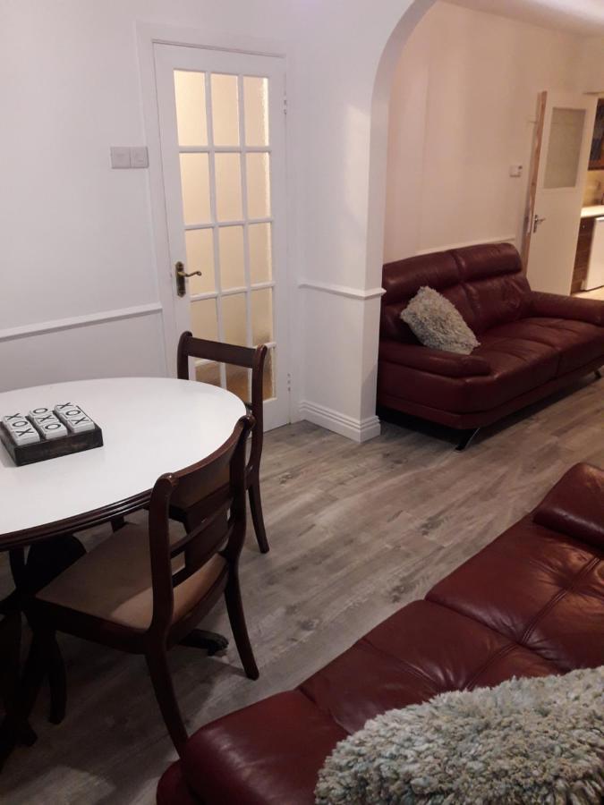 Cosy @ Coleraine Beside Train+Bus Station Apartment Exterior foto